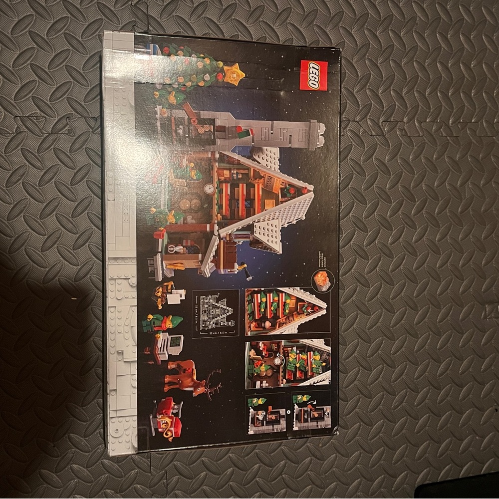 LEGO Christmas - Creator Expert Elf Club House 10275 RETIRED NEW IN BOX - Picture 3 of 5